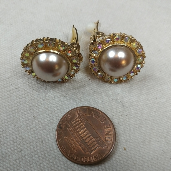 Earrings pearl-like center surrounded by rhineston - Picture 2 of 7